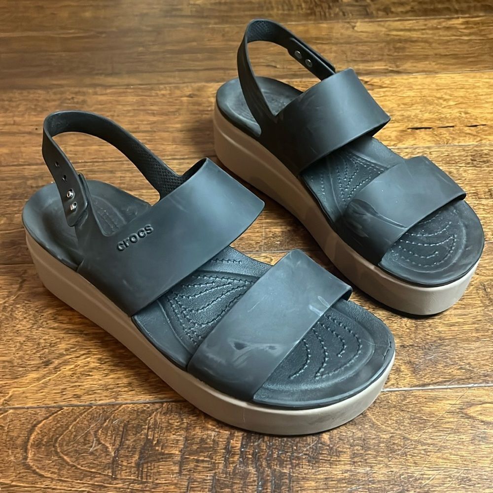 Crocs Brooklyn Low Wedge Platform Sandal, size 10